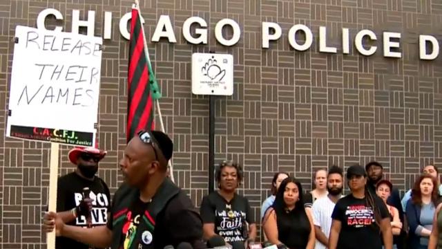  Multiple Chicago police officers are under an internal investigation involving allegations of officers having sexual interactions with female migrants at a West Side police station.