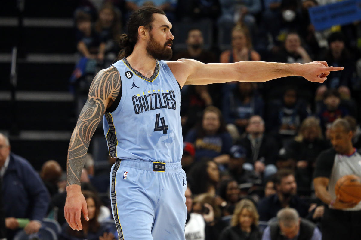 Memphis Grizzlies Steven Adams to undergo knee surgery since nonsurgical rehabilitation was not enough to make him fully recover. (Photo: Yahoo Sports)