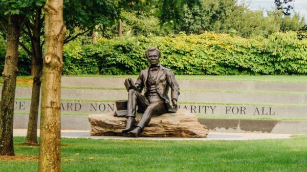 Abraham Lincoln Sculpture