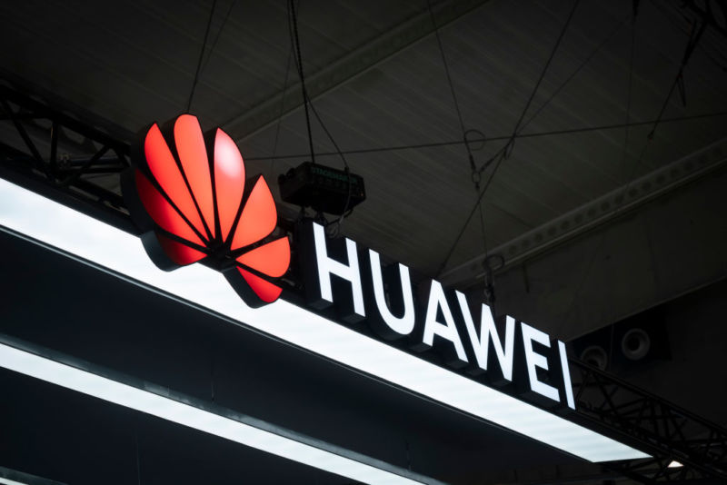 Despite Western restrictions, China's tech giant Huawei is experiencing an increase in revenue. (Photo: Ars Technica)