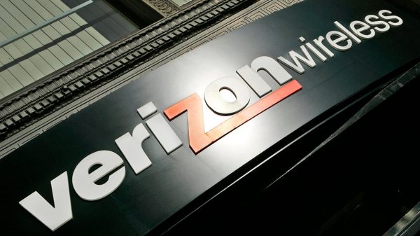 Verizon price hike is around the corner as Verizon encourages customers to switch to their newer plans. (Photo: Investor's Business Daily)