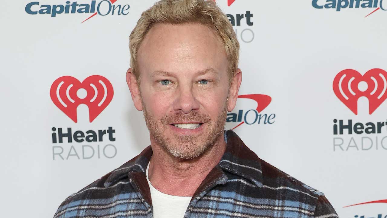 Ian Ziering was caught on avideo fighting some bikers in Los Angeles. (Photo: Entertainment Tonight)
