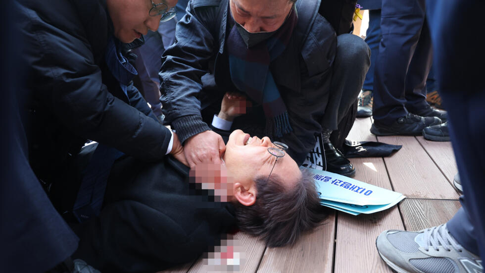 South korean leader stabbed